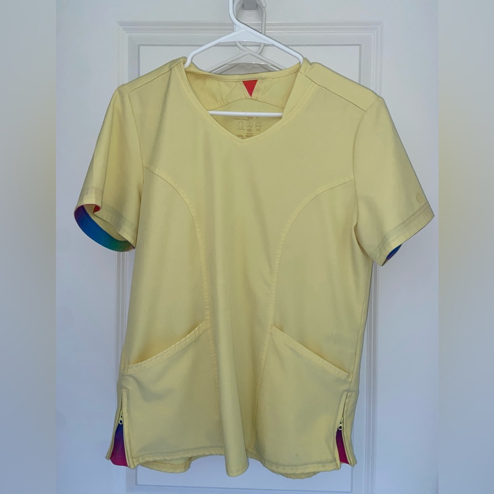 Heartsoul yellow yellow two pocket scrub top